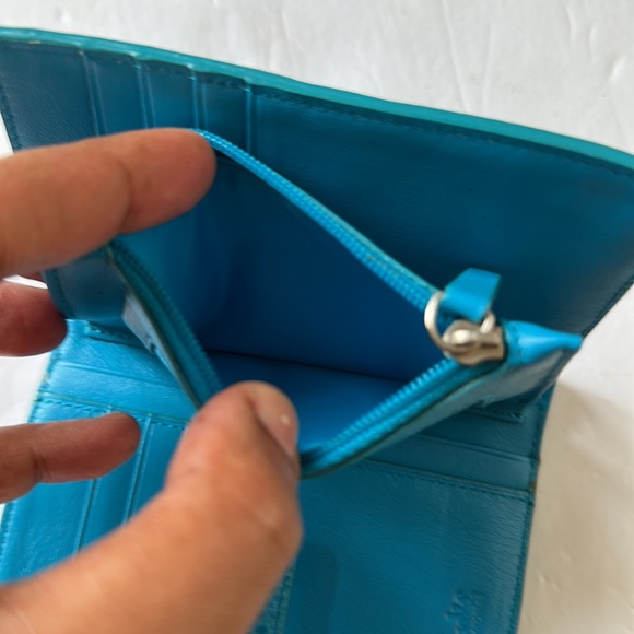 Lodi’s wallet - Picture 8 of 12